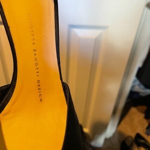 Beautiful like new stunning 6 inch heels